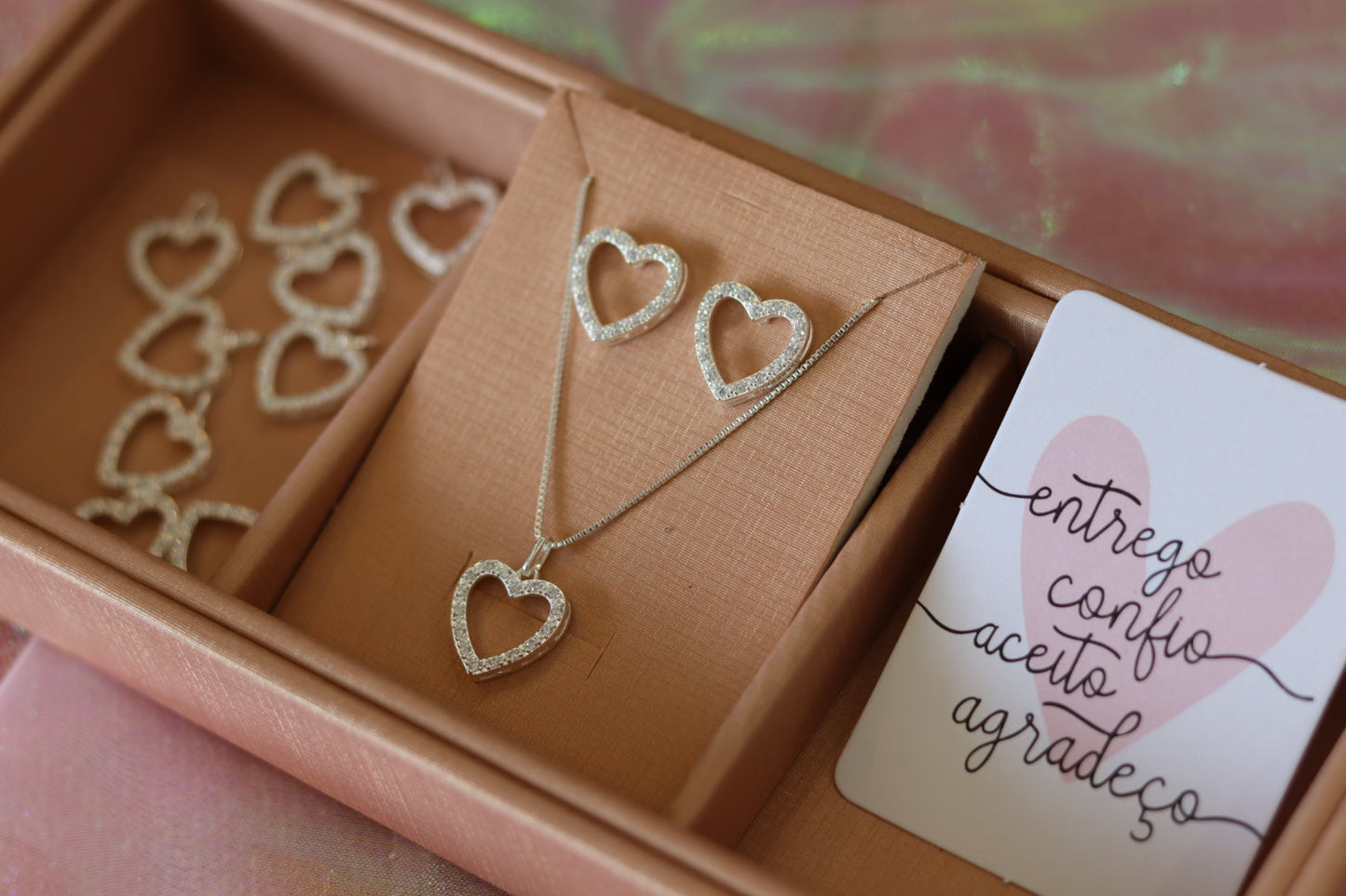 Conjunto colar e brinco coração cravejado