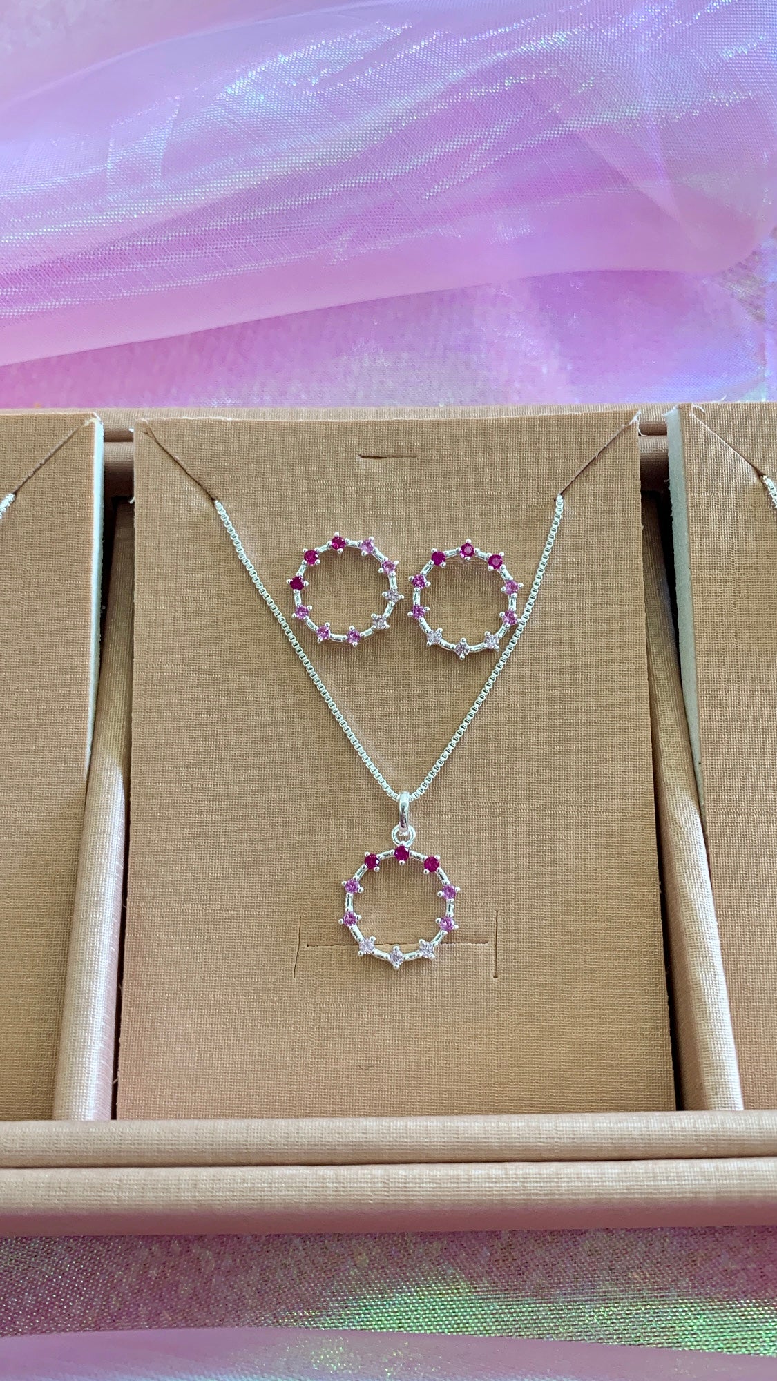 Conjunto círculo zircônias rosa