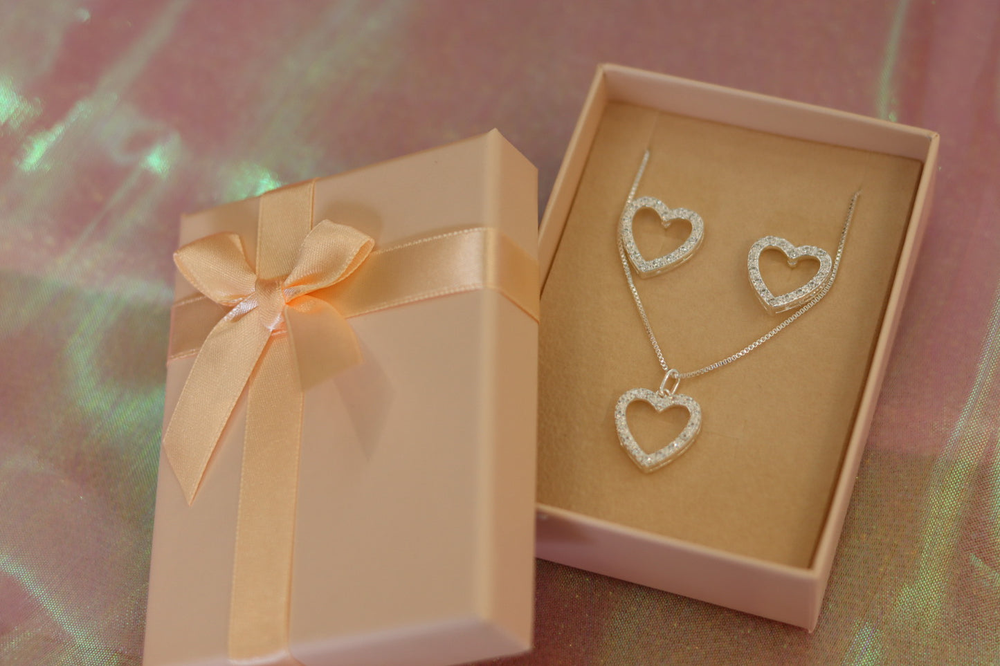 Conjunto colar e brinco coração cravejado